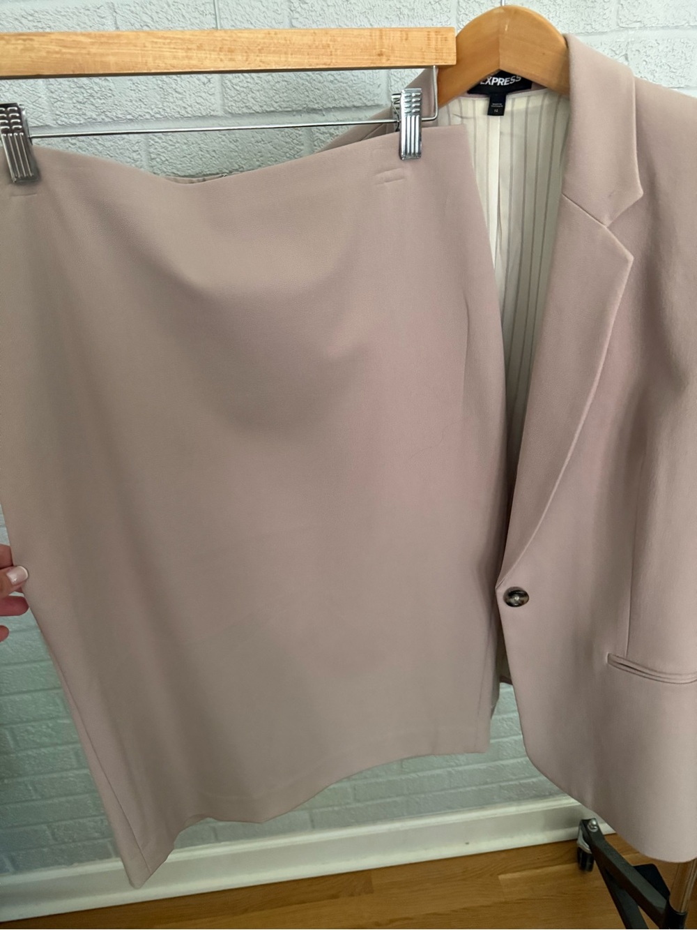 EXPRESS Blush Mauve Two-Piece Blazer & Skirt Set - Jacket 14/Skirt 8 - Picture 2 of 4